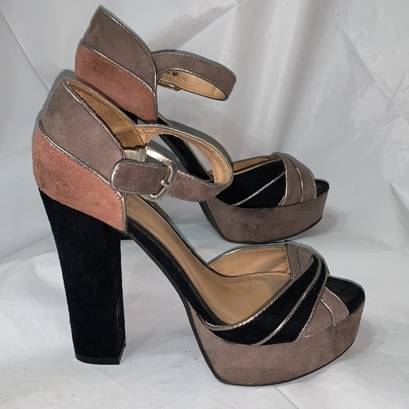 LAUREN Conrad WMS Gray, Pink and Black Peep Toe Heel with front strap Size 8.5M - Picture 4 of 10